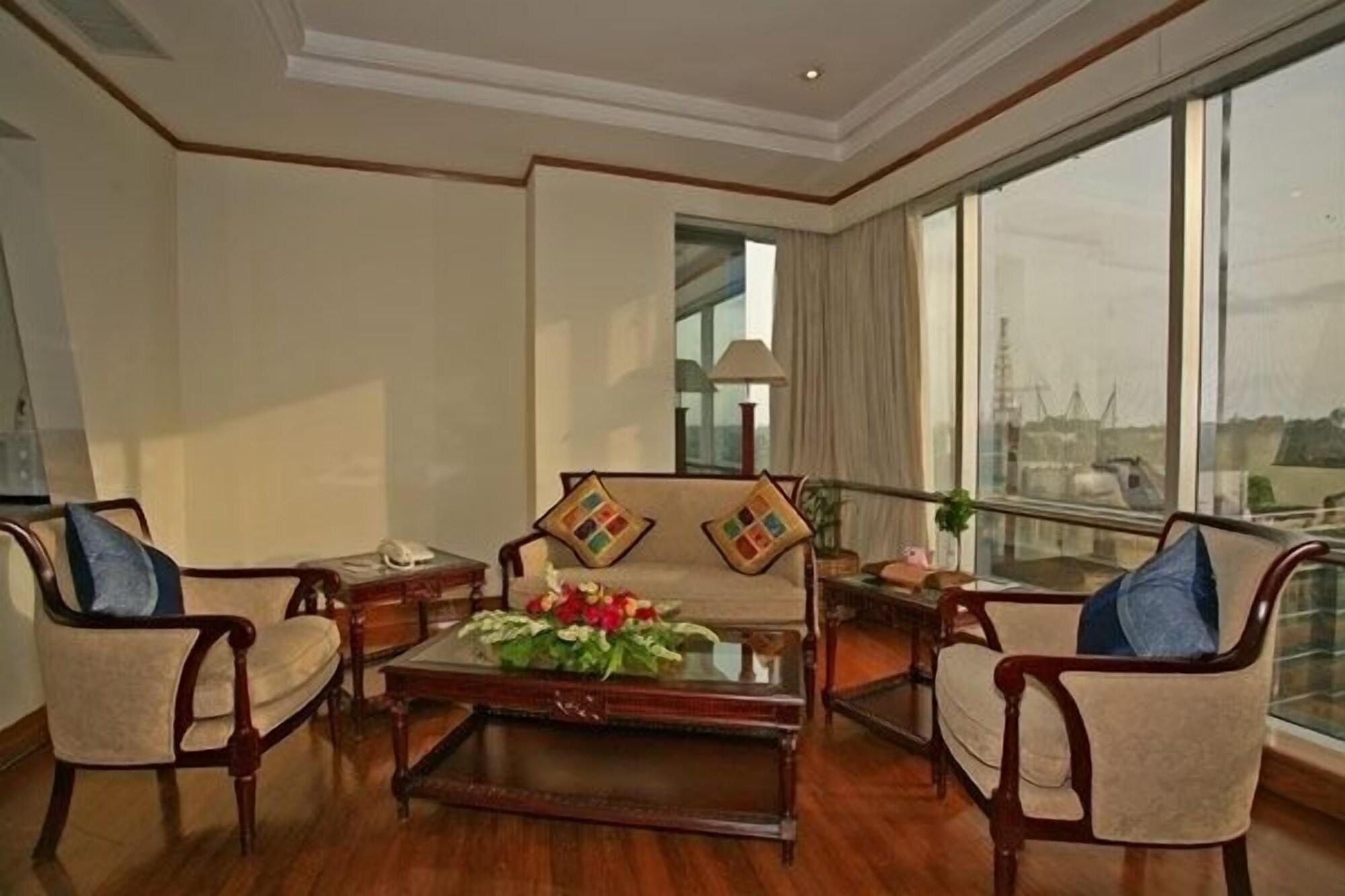 The Peninsula Chittagong Limited Hotel Bagian luar foto