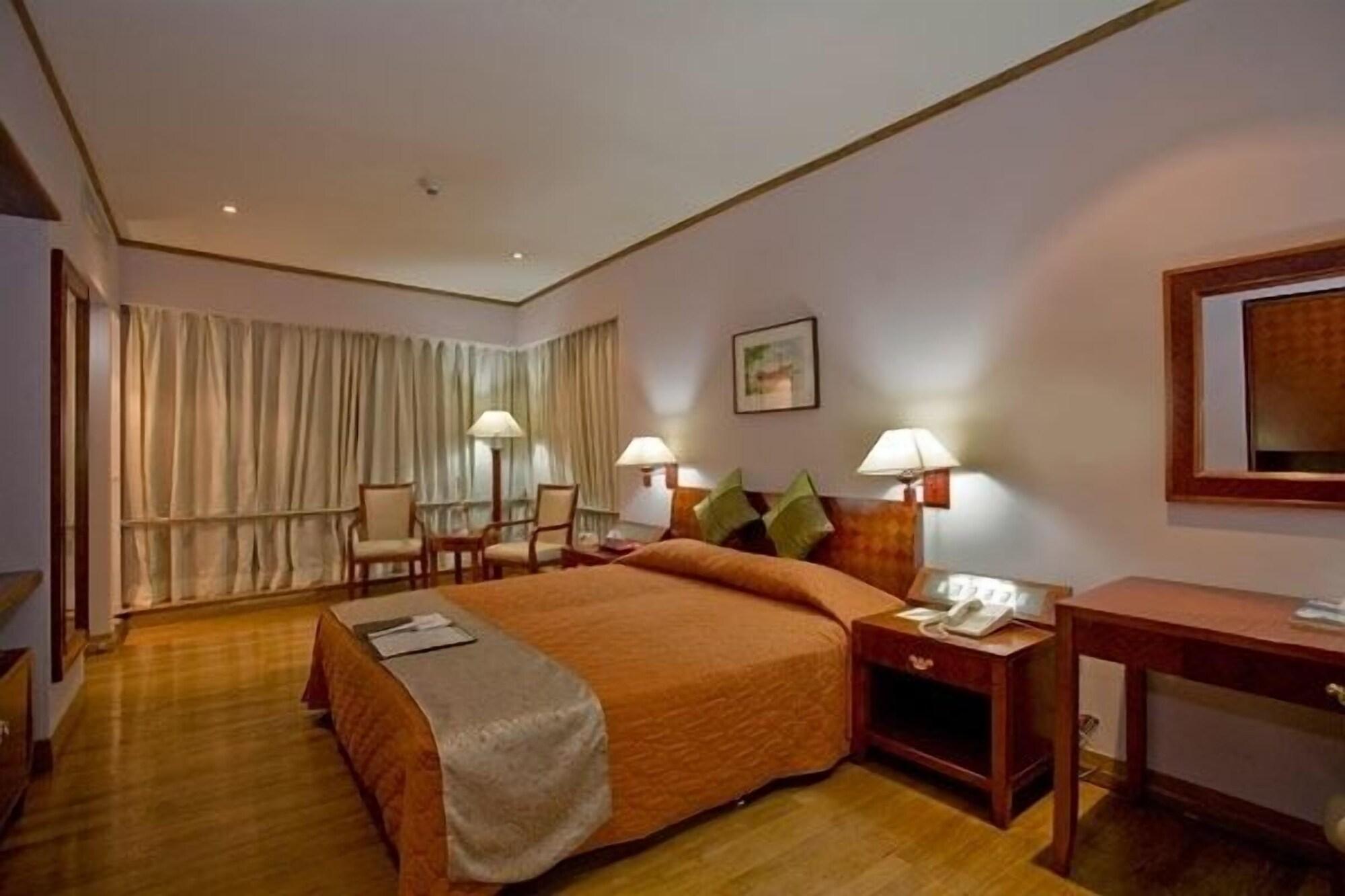 The Peninsula Chittagong Limited Hotel Bagian luar foto