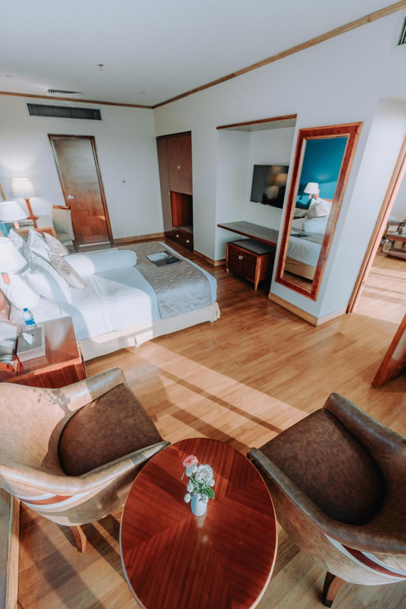 The Peninsula Chittagong Limited Hotel Bagian luar foto