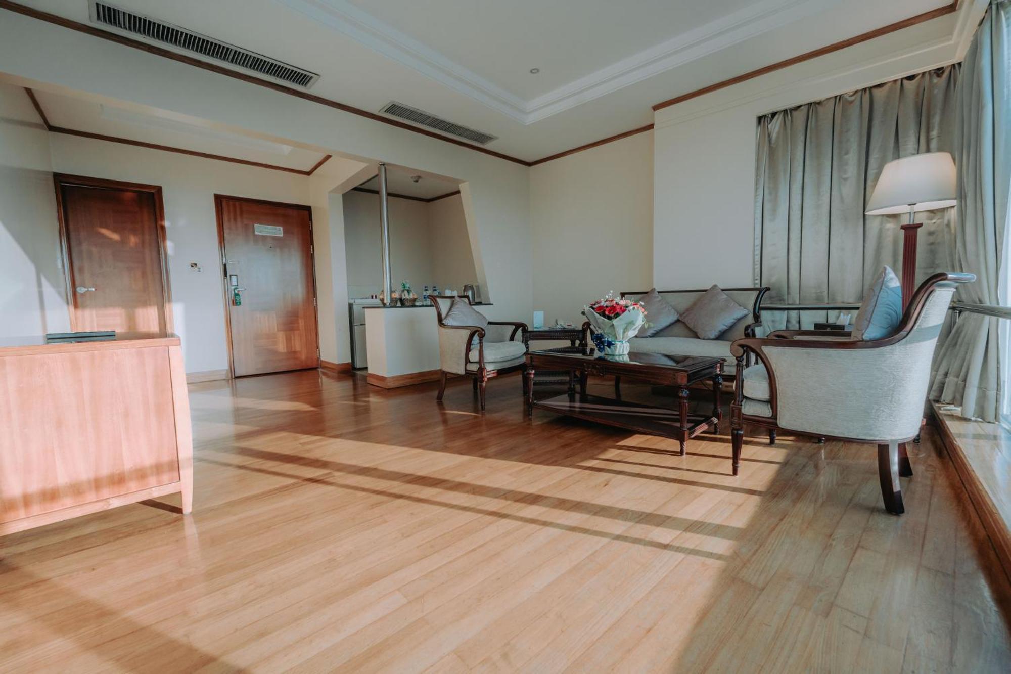 The Peninsula Chittagong Limited Hotel Bagian luar foto
